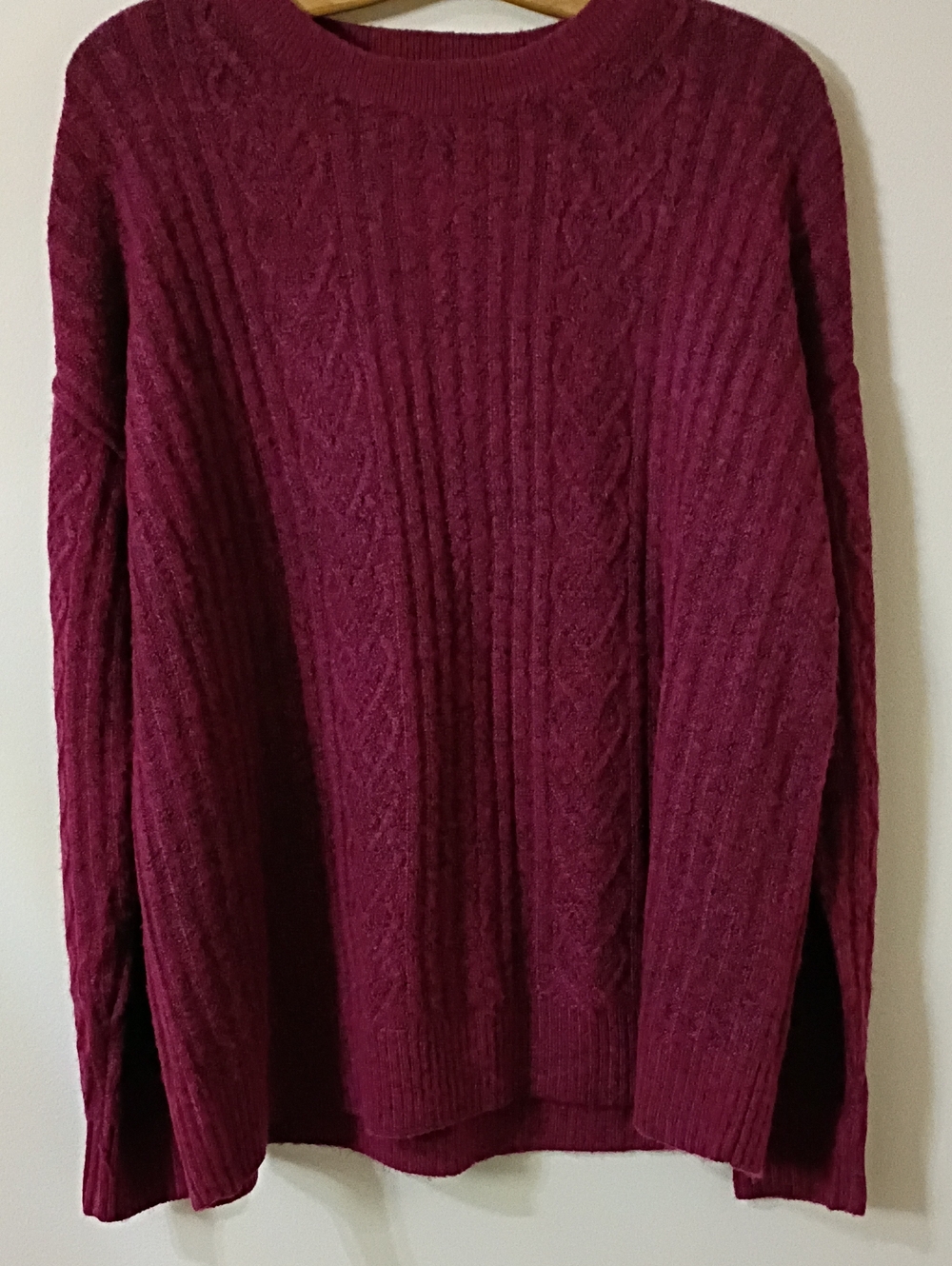 Women's Crewneck Cable Sweater in Burgundy